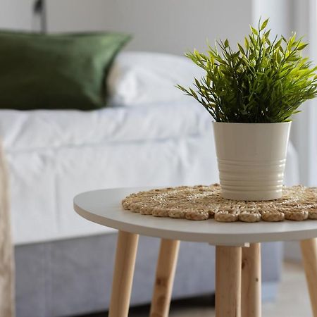 Ursus Sunny Studio For 4 Guests With Parking & Balcony By Noclegi Renters Varsovie Extérieur photo