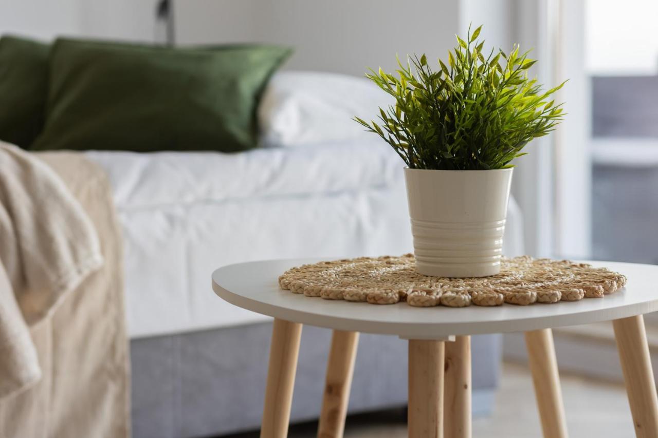 Ursus Sunny Studio For 4 Guests With Parking & Balcony By Noclegi Renters Varsovie Extérieur photo