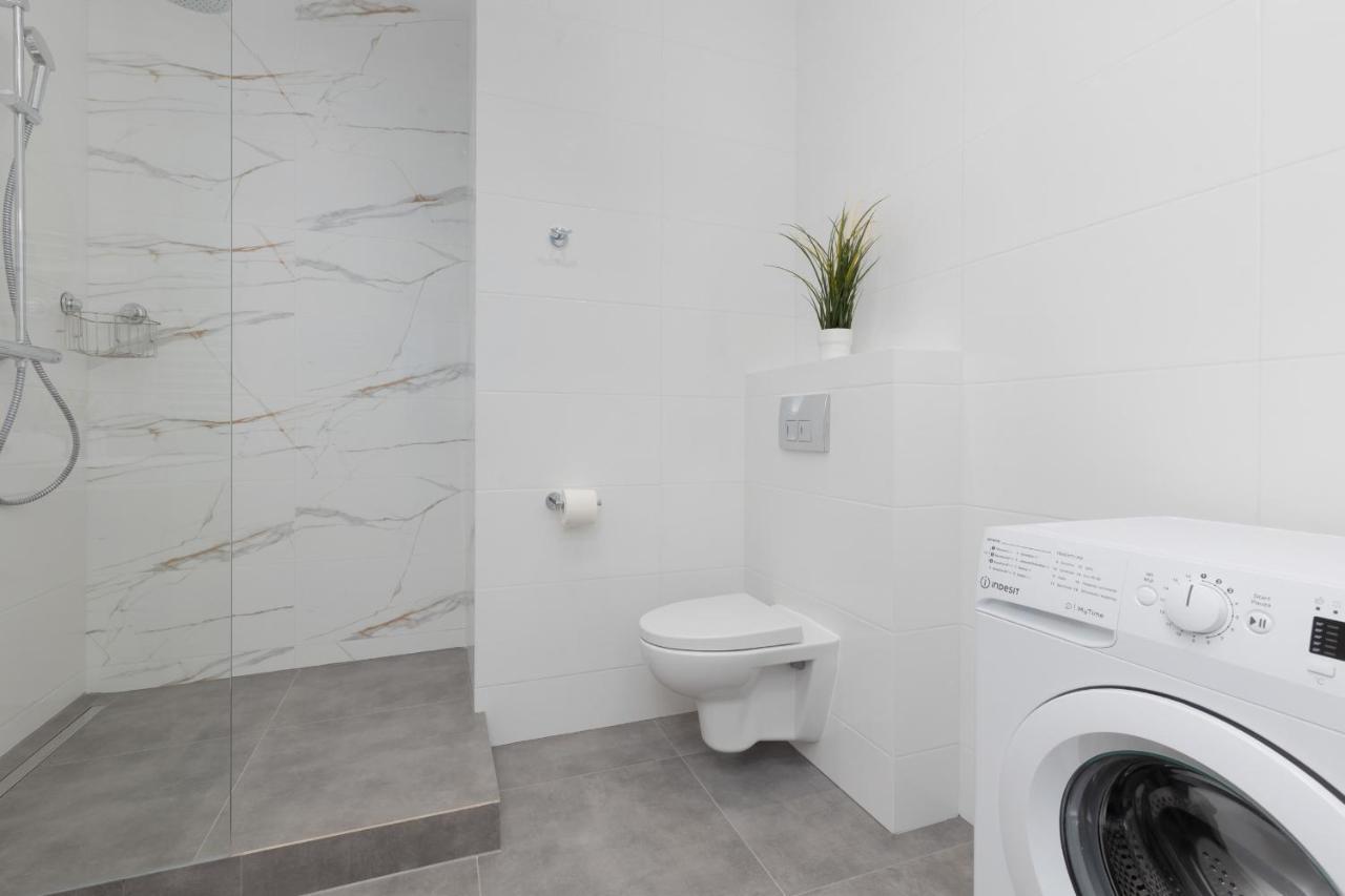 Ursus Sunny Studio For 4 Guests With Parking & Balcony By Noclegi Renters Varsovie Extérieur photo