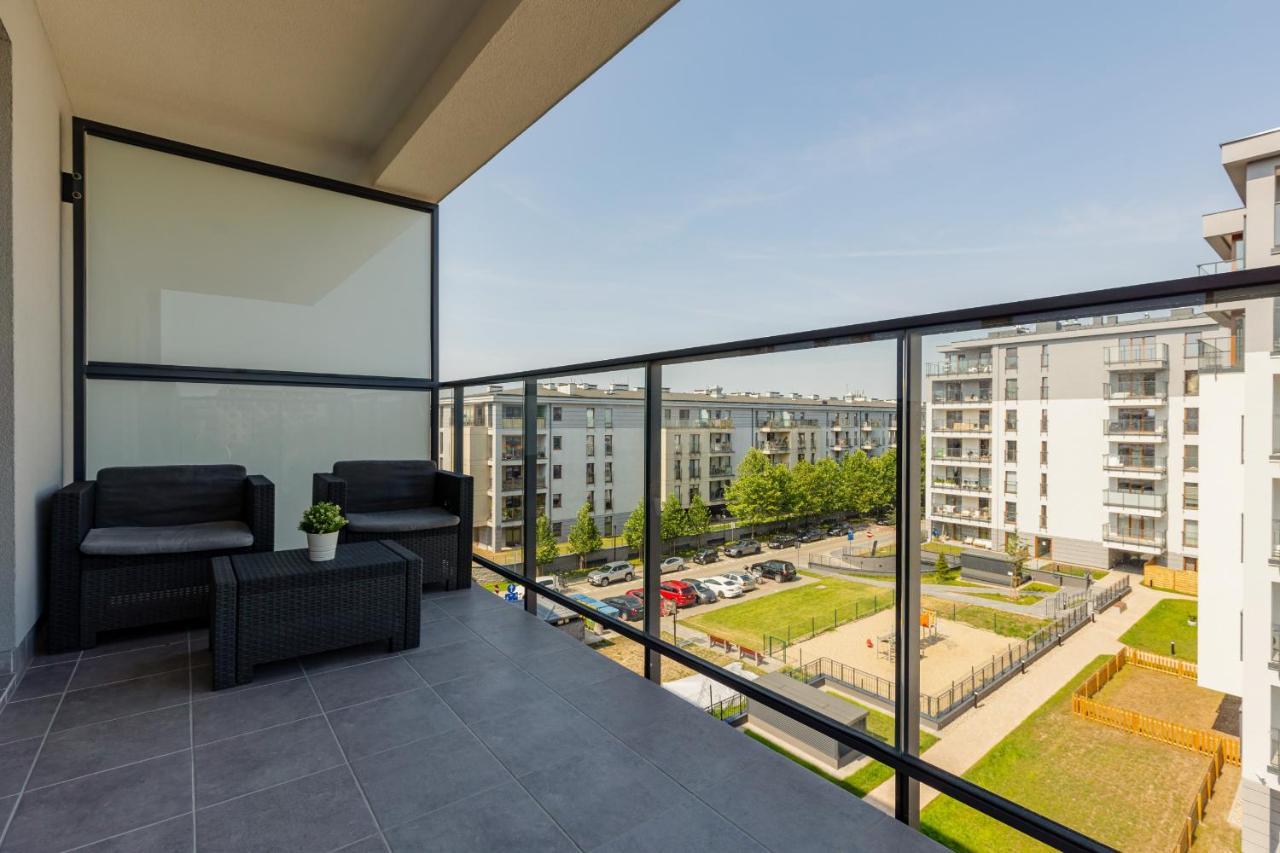 Ursus Sunny Studio For 4 Guests With Parking & Balcony By Noclegi Renters Varsovie Extérieur photo