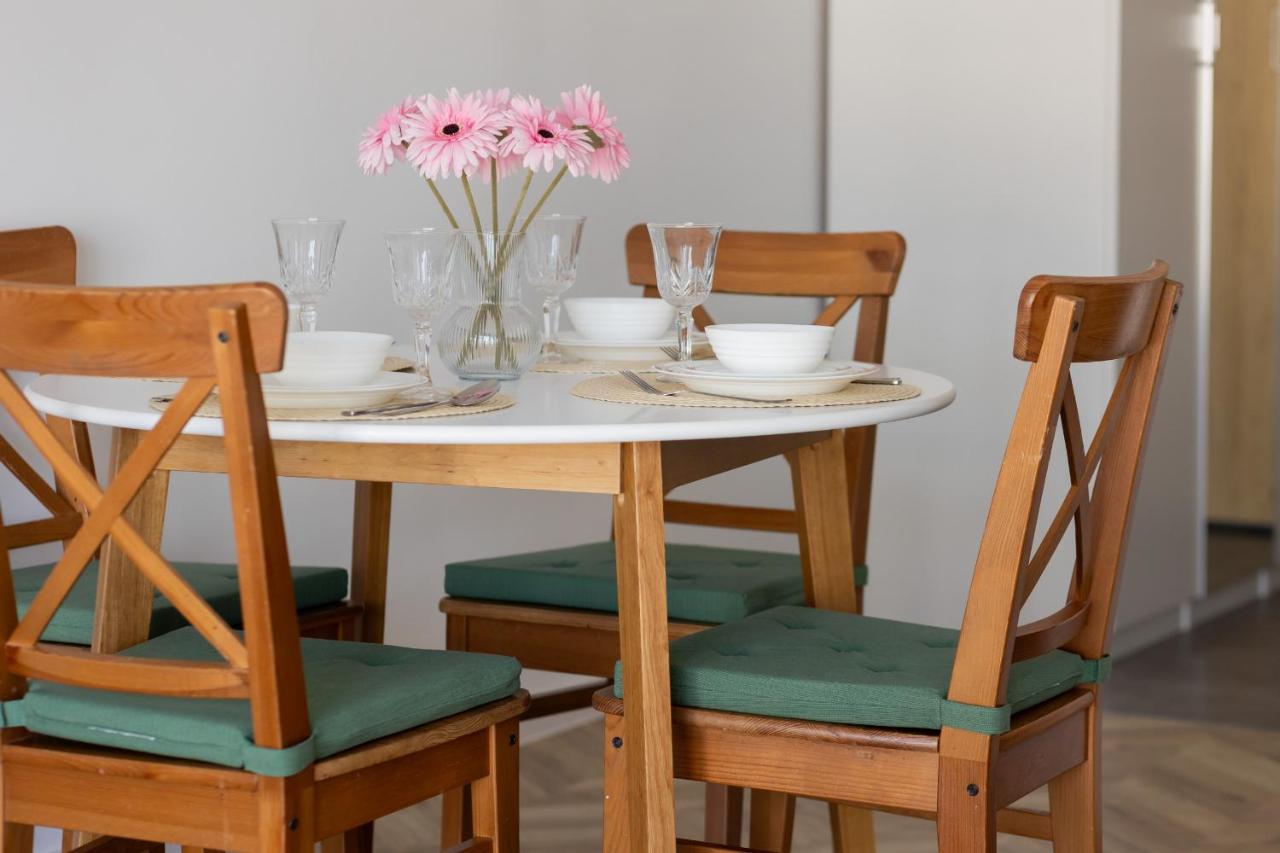 Ursus Sunny Studio For 4 Guests With Parking & Balcony By Noclegi Renters Varsovie Extérieur photo